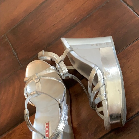 Prada’s - Picture 4 of 5